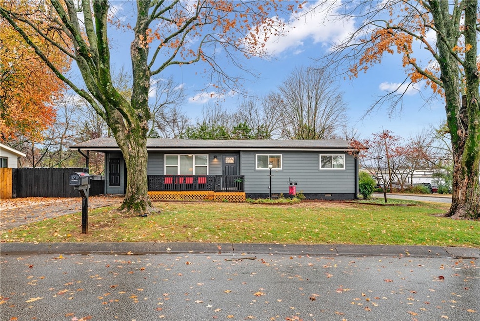 101 E Bertha St, Fayetteville, AR 72703 - photo 1