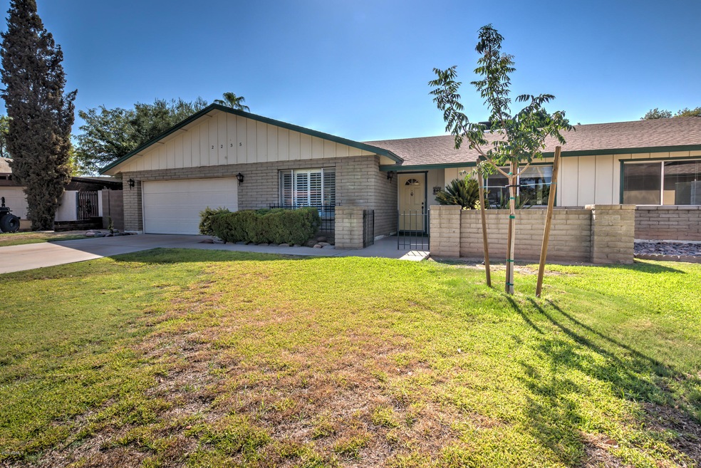 Great Curb Appeal!