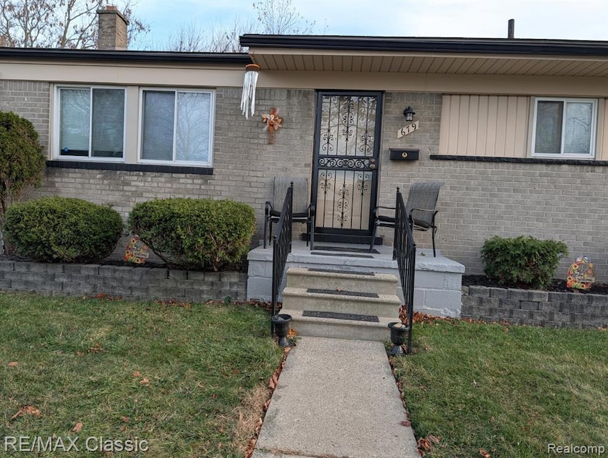 679 Linda Vista Dr, Pontiac, MI 48342 - photo 1