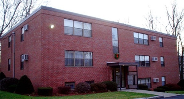 162 Summer St unit 6, Waltham, MA 02452 - photo 1