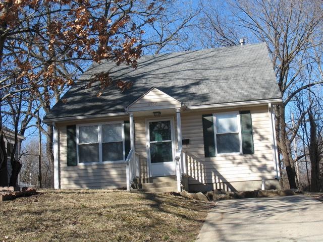 6930 Walrond Ave, Kansas City, MO 64132 - photo 1