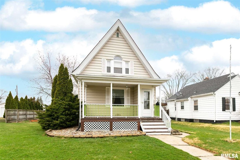 2150 W Pleasant St, Davenport, IA 52804 - photo 1