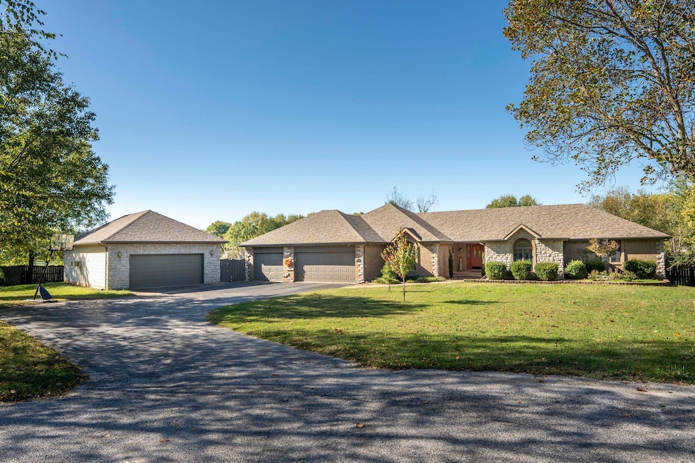 1907 Prairie Ct, Nixa, MO 65714 - photo 1