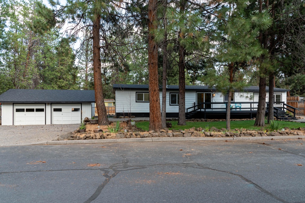 60950 Ashford Dr, Bend, OR 97702 - photo 1
