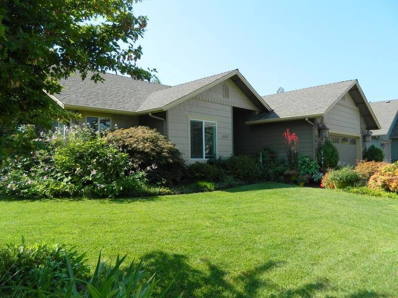 1027 SE Jerrine St, Grants Pass, OR 97527 - photo 1