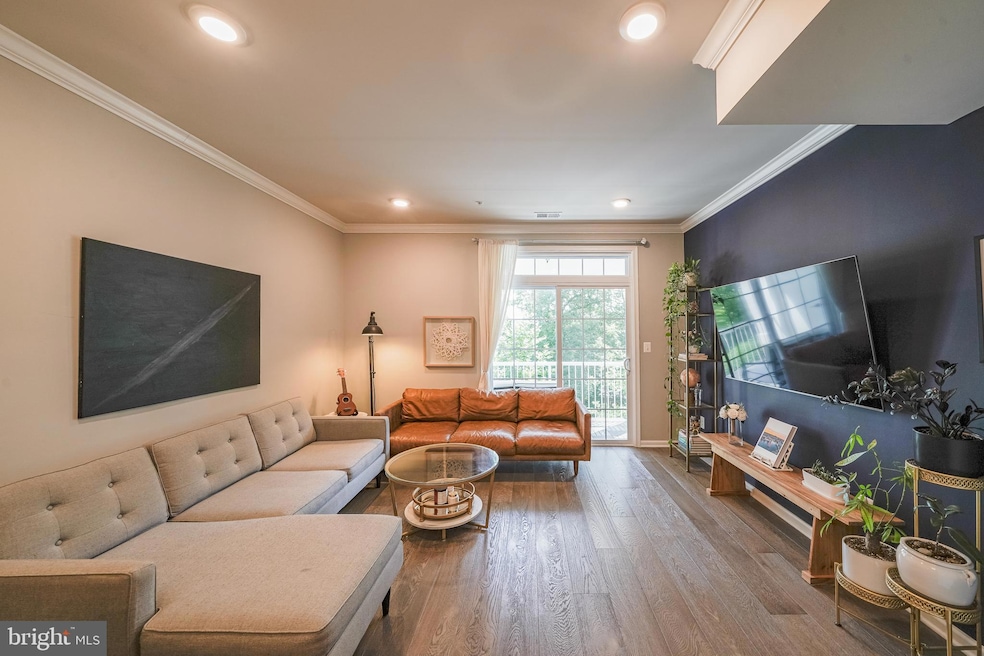 23266 Southdown Manor Terrace unit 112, Ashburn, VA 20148 - photo 1