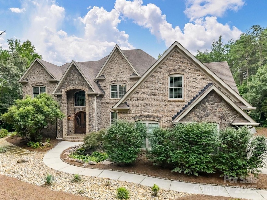 Sold $1,305,000 • Co-Listing Agent