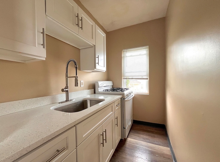 25 Oakland Ave unit 3R, Everett, MA 02149 - photo 1