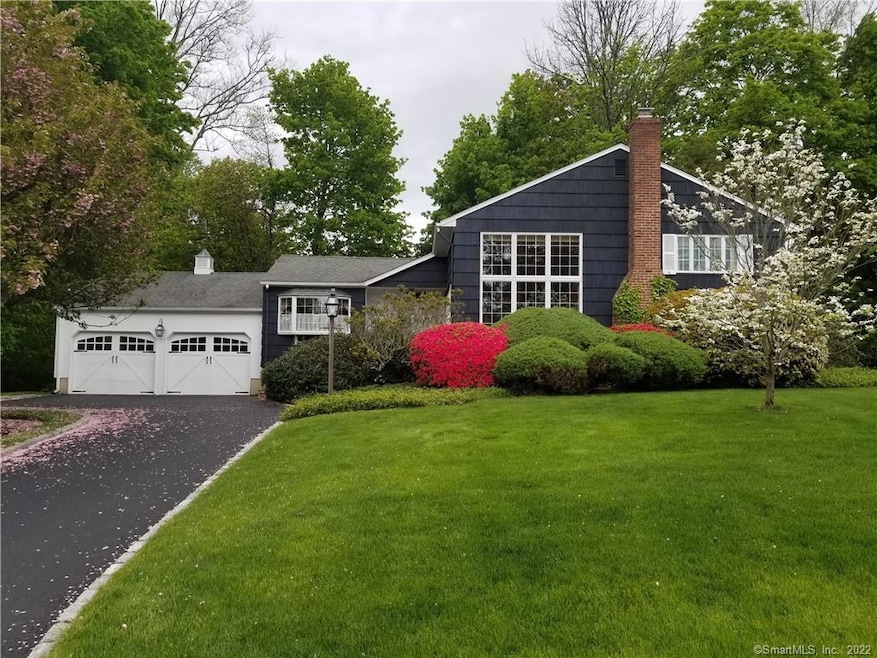 22 Esquire Rd, Norwalk, CT 06851 - photo 1