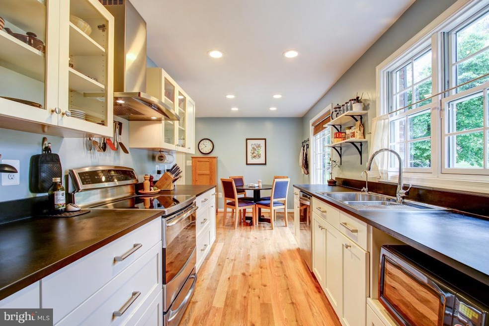 8809 Honeybee Ln, Bethesda, MD 20817 - photo 1