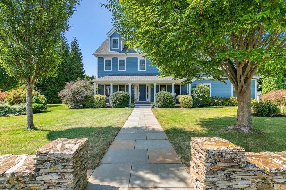 216 Gossets Turn Dr, Middletown, RI 02842 - photo 1