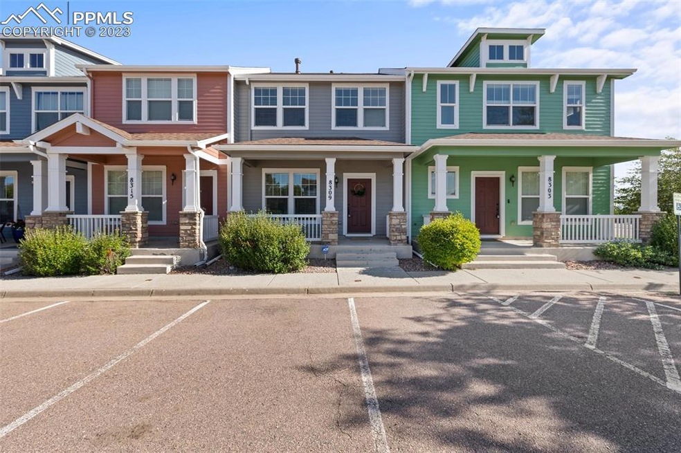 Cute townhome minutes from shopping & military bas