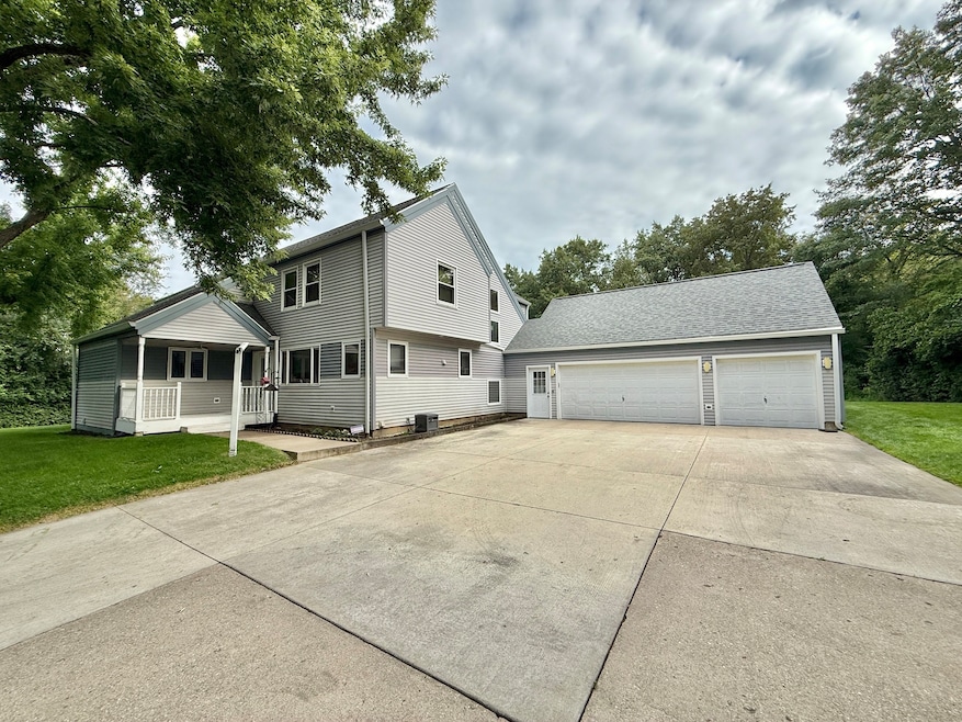 4893 Huxley Dr, Rockford, IL 61101 - photo 1