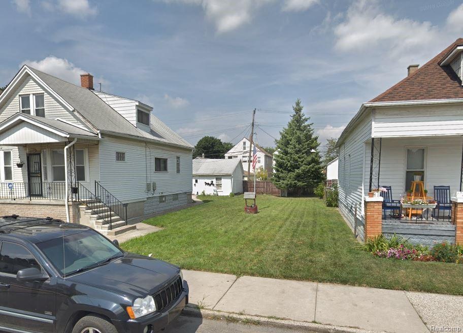 2395 Commor St, HamtraMcK, MI 48212 - photo 1