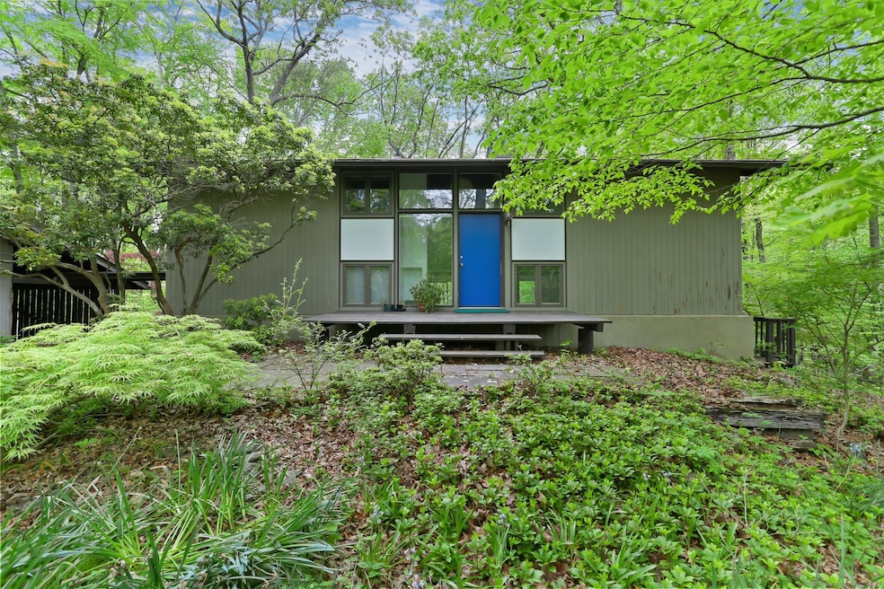 Contemporary 4 bedroom, 3.5 home in lower Weston