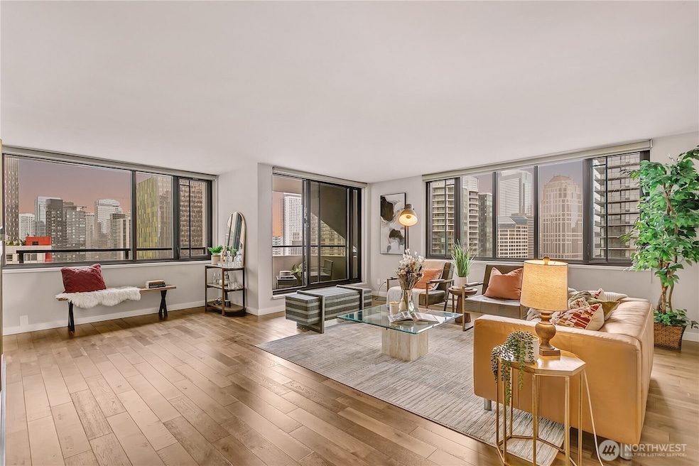 Royal Crest unit 2606, Seattle, WA 98121 - photo 1