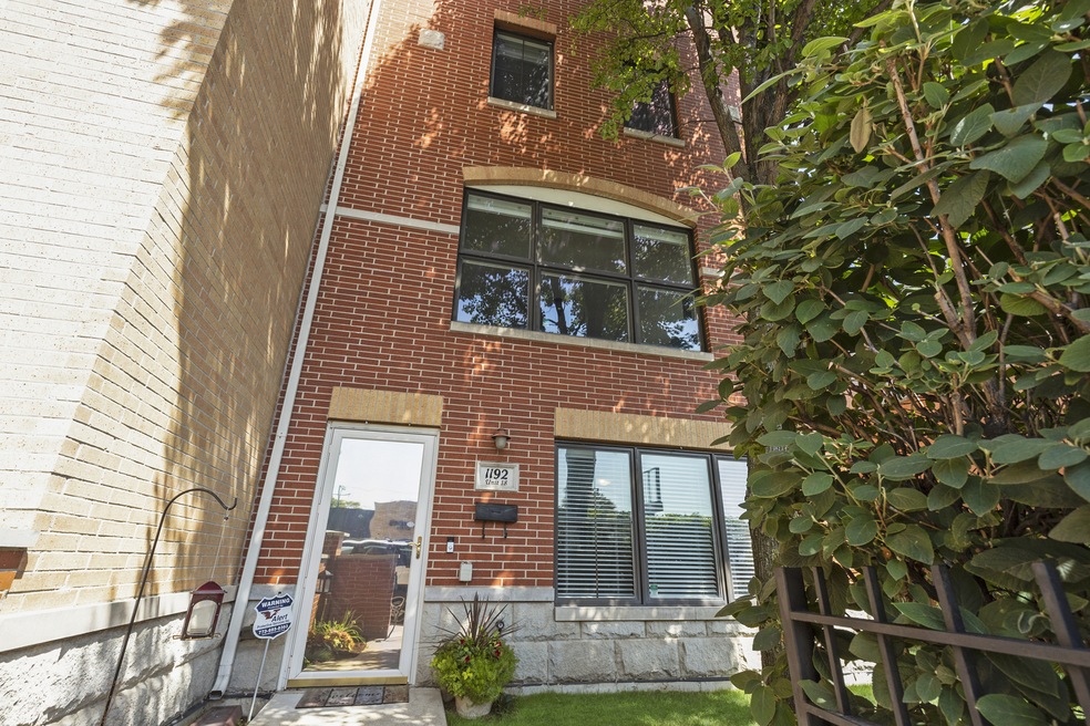 1192 Clarence Ave unit 18, Oak Park, IL 60304 - photo 1