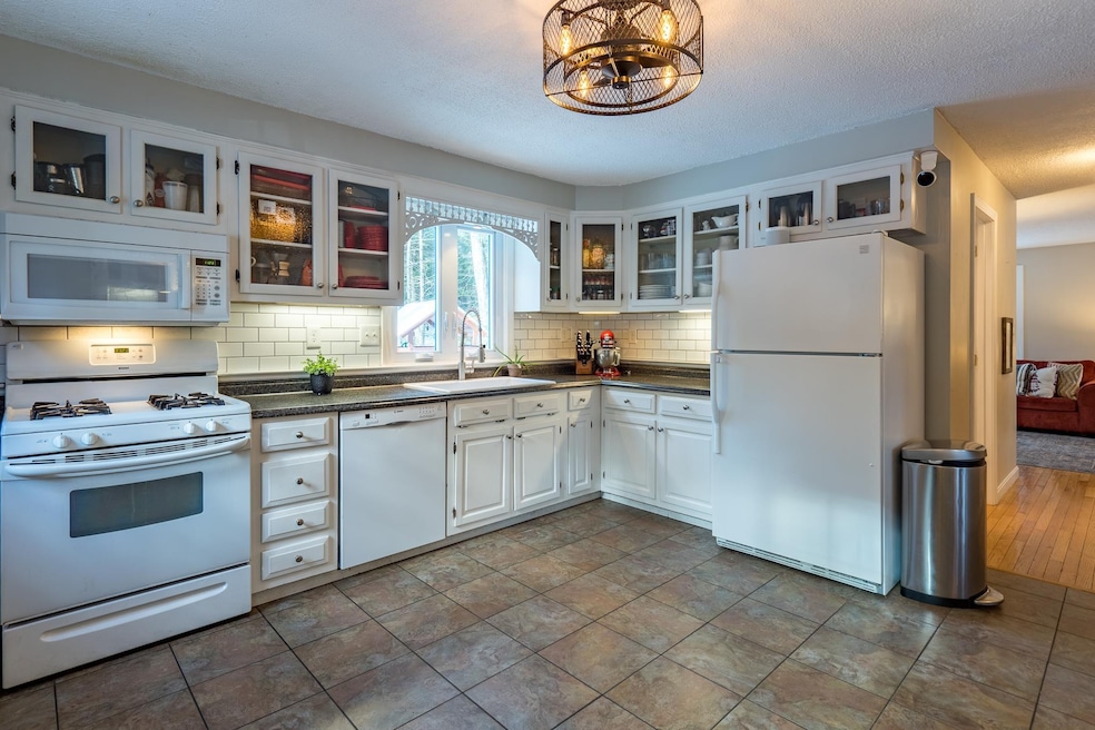 95 Beech Hill Rd, Weare, NH 03281 - photo 1