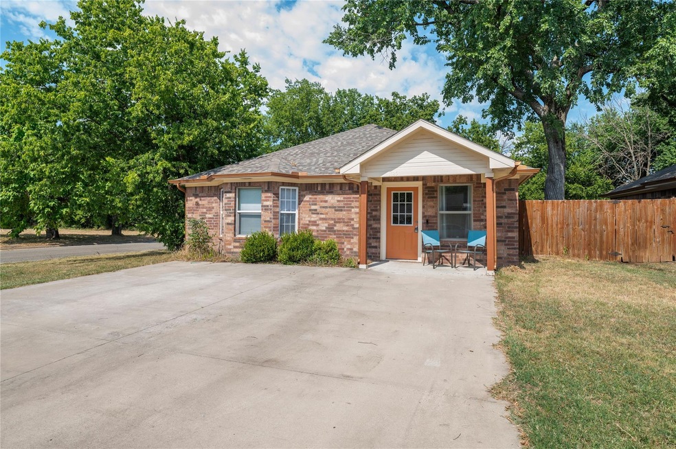 1725 N Brents Ave, Sherman, TX 75090 - photo 1