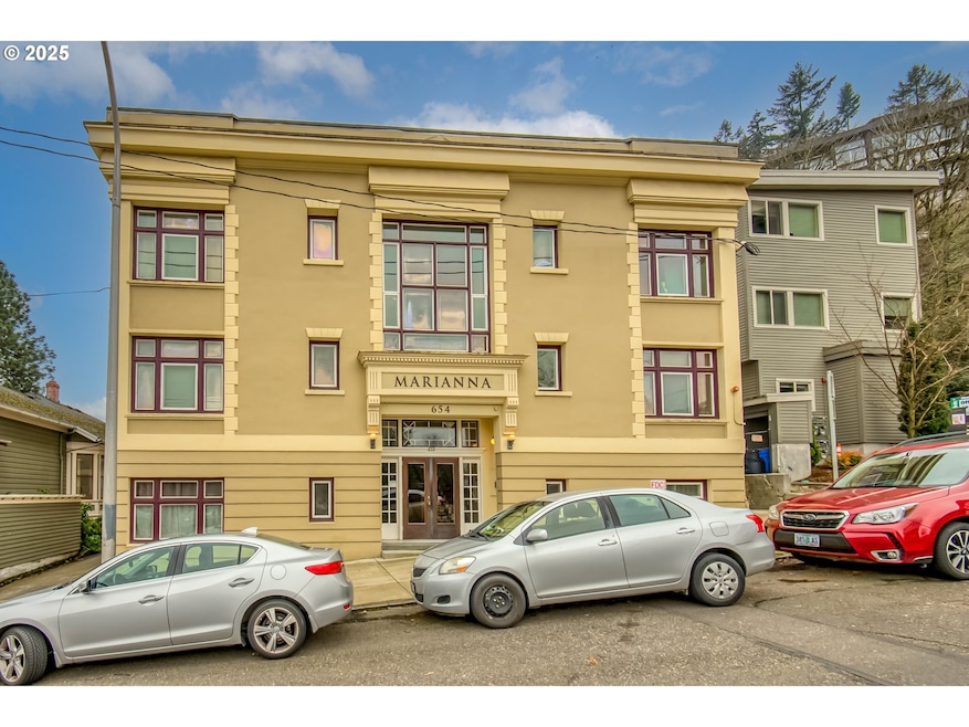 654 SW Grant St unit 304, Portland, OR 97201 - photo 1