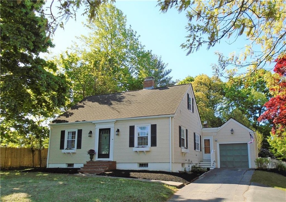 262 Tiffany Ave, Warwick, RI 02889 - photo 1