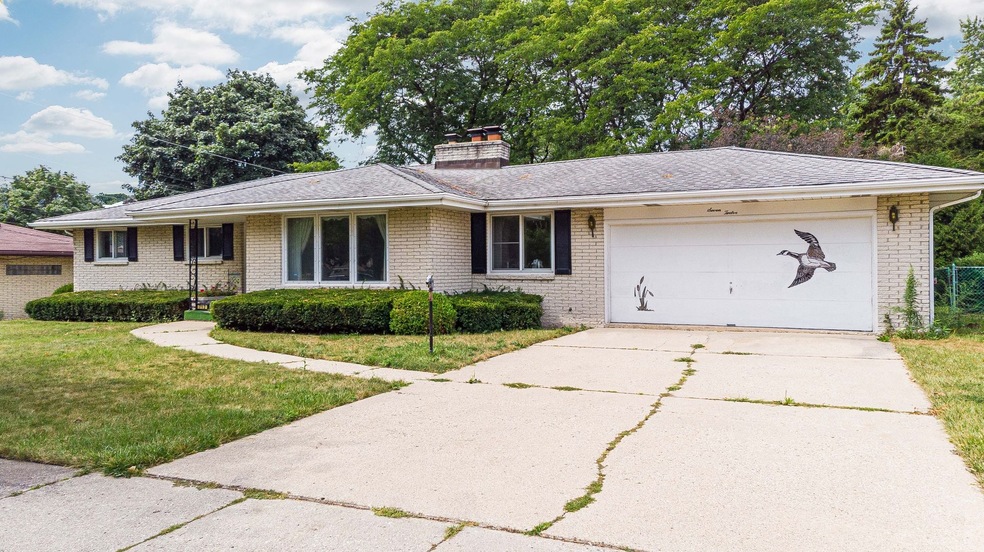 712 Keller Ave, Waukegan, IL 60085 - photo 1