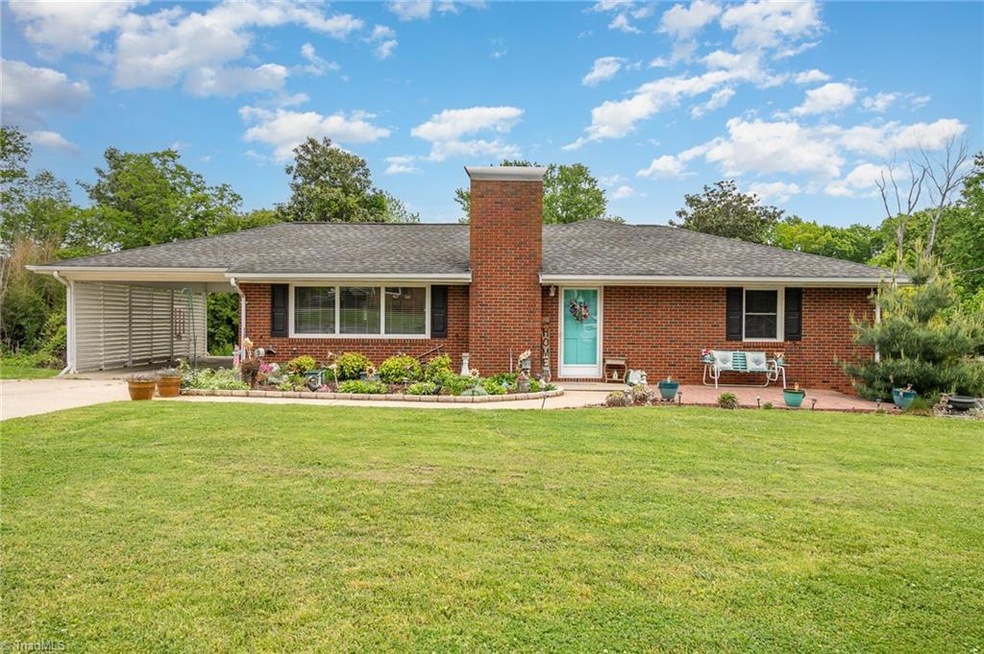 1423 Arrow Wood Rd, Asheboro, NC 27205 - photo 1