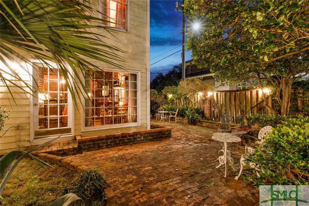 427 E Jones Ln, Savannah, GA 31401 - photo 1