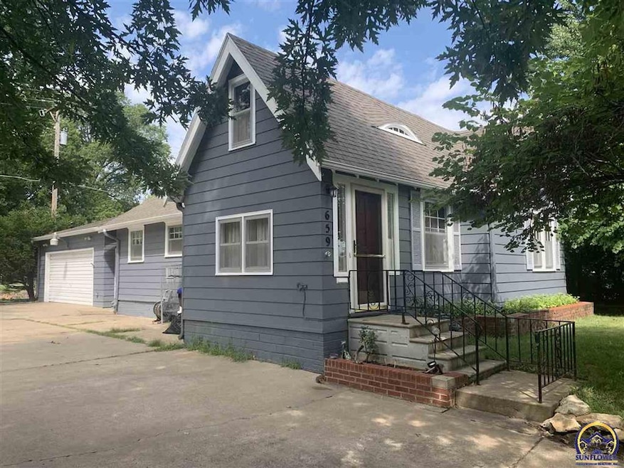 659 SW MacVicar Ave, Topeka, KS 66606 - photo 1