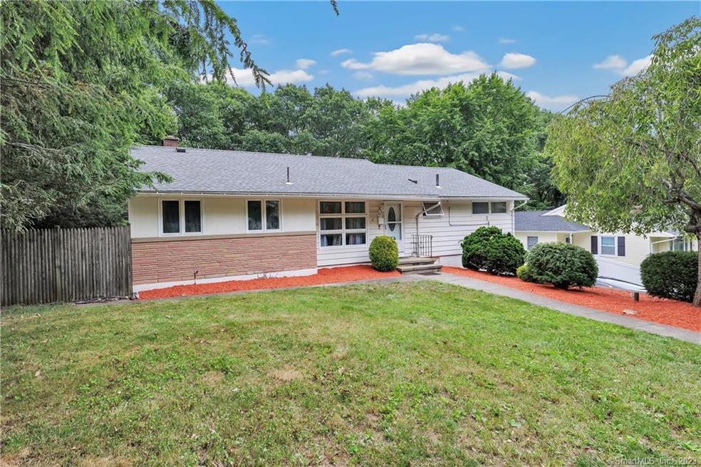 136 Pineridge Rd, Waterbury, CT 06706 - photo 1