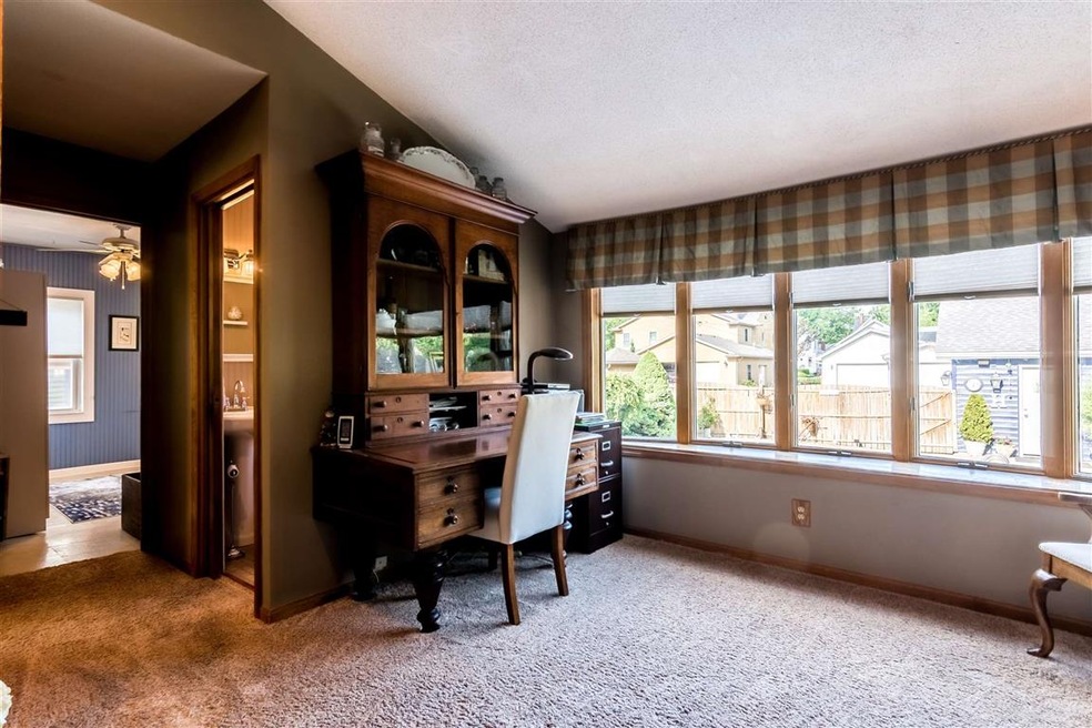 740 N Jackson St, Auburn, IN 46706 - photo 1