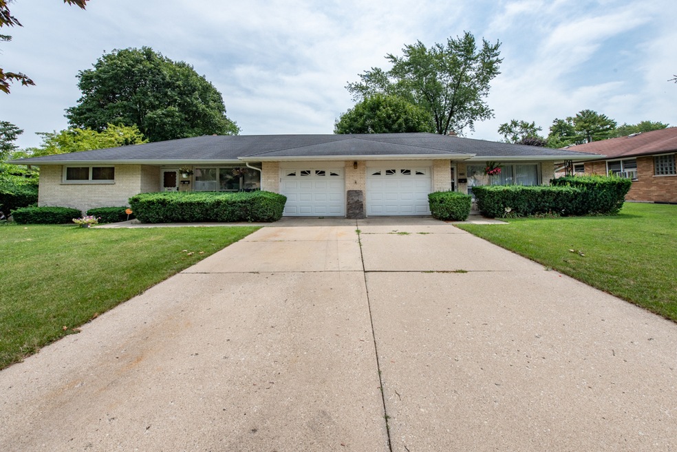 2313 9th Pkwy, Waukegan, IL 60085 - photo 1