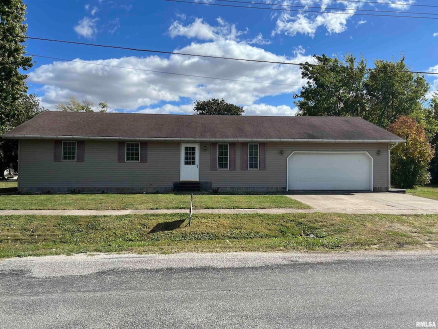 110 Wyatt St, Franklin, IL 62638 - photo 1