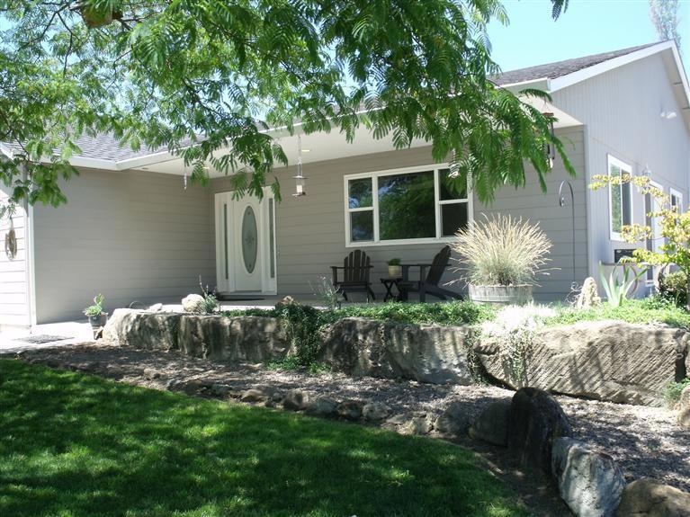 1660 Old Stage Rd, Central Point, OR 97502 - photo 1