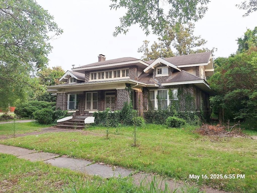 Front right side view