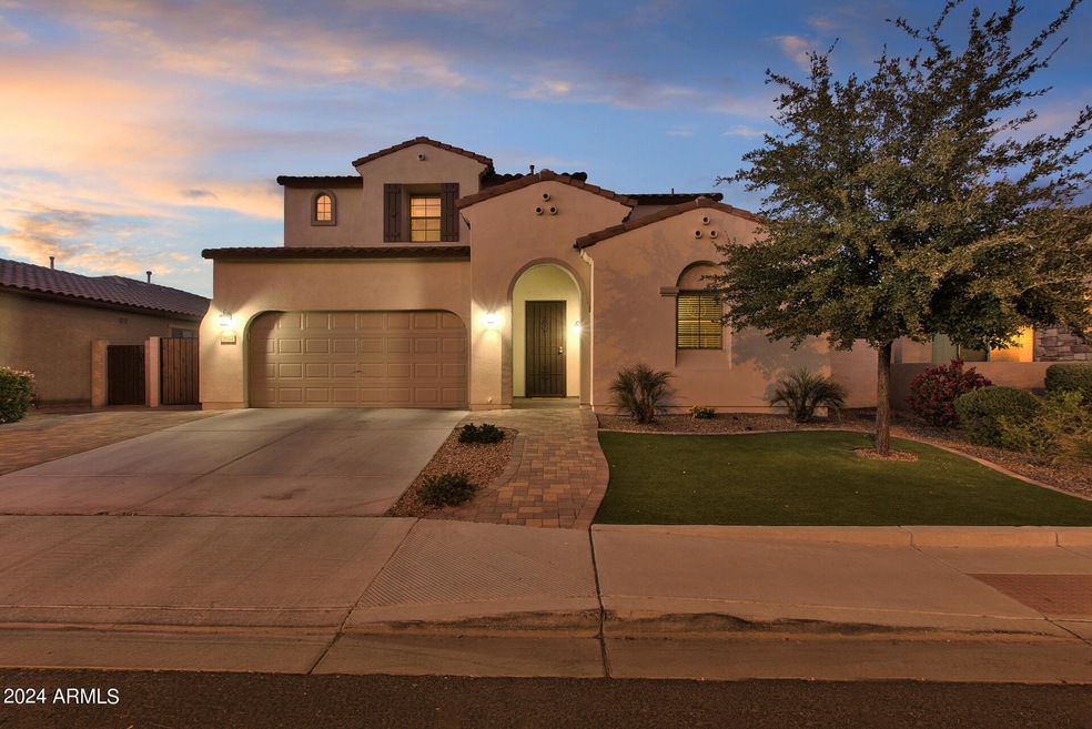 Gorgeous Curb Appeal!