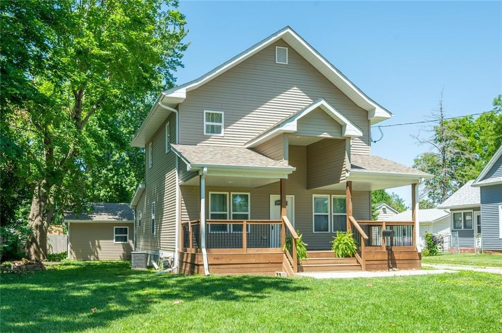 627 E 7th St N, Newton, IA 50208 - photo 1