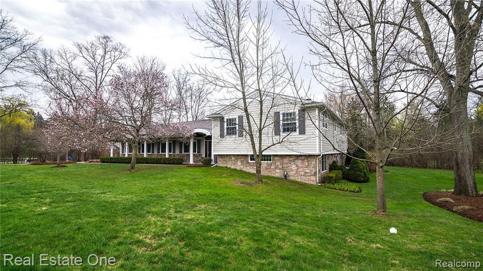 Welcome Home to 6035 Old Orchard!!