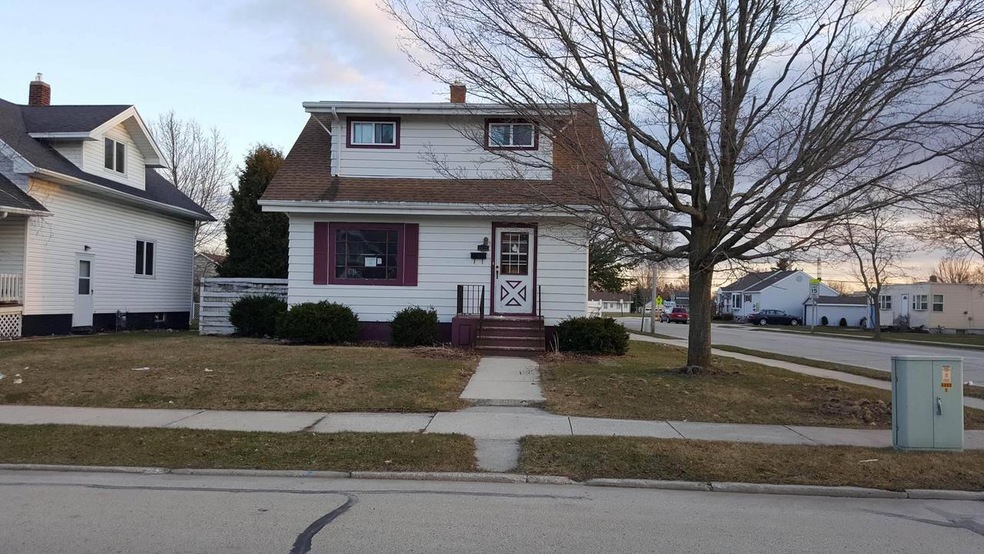 2423 13th St, Two Rivers, WI 54241 - photo 1