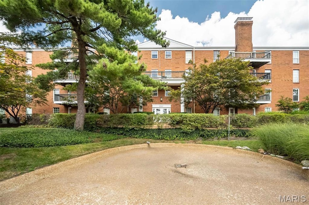 10367 Oxford Hill Dr unit 6, Saint Louis, MO 63146 - photo 1