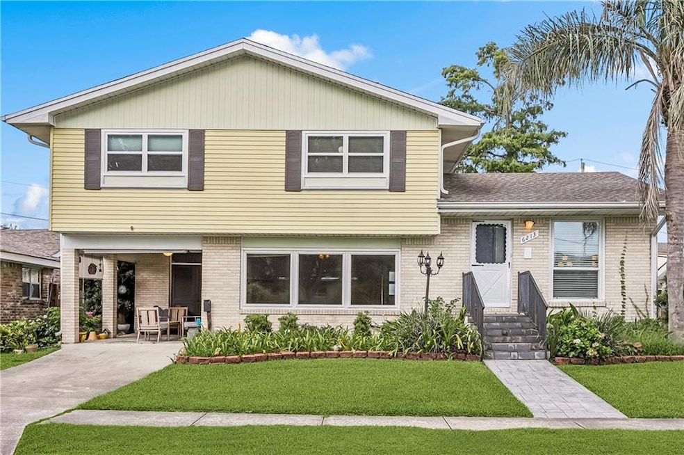 Well cared for home built by original owner in 1961 located only 1 block to Lafreniere Park (https://lafrenierepark.org/). Only 1.1 miles to the Blue Ribbon A Rated school, Airline Park Advanced Academy (https://airlinepark.jpschools.org/).