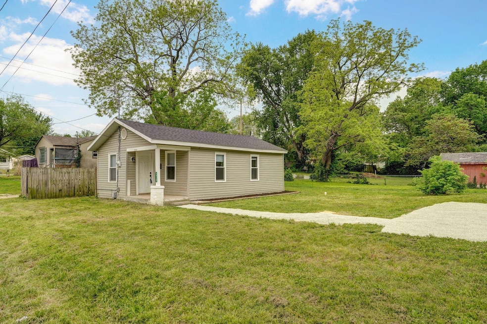 1015 N Newton Ave-1