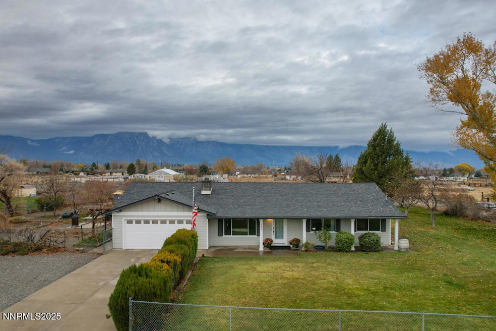 942 Riverview Dr, Gardnerville, NV 89460 - photo 1