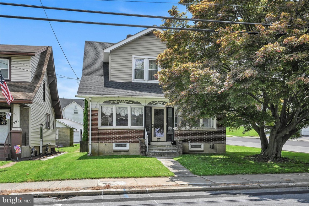 295 Mauch Chunk St, Nazareth, PA 18064 - photo 1