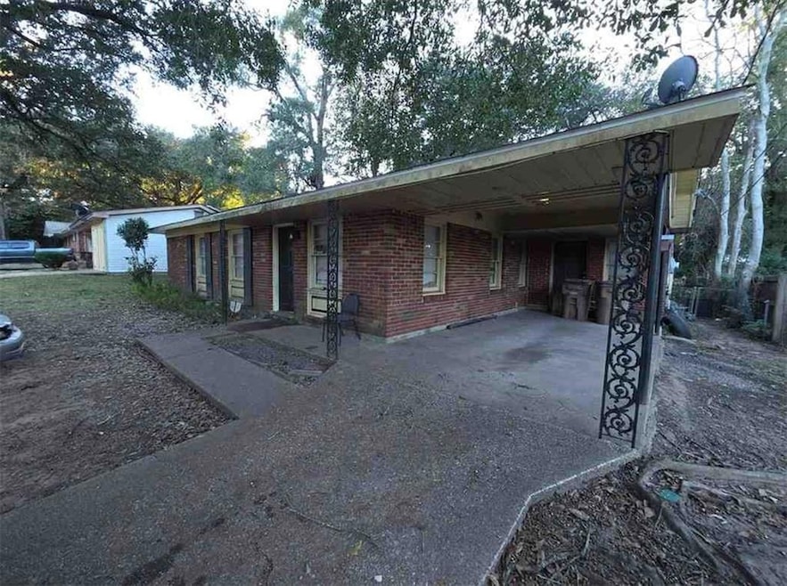 402 La Rose Dr, Mobile, AL 36609 - photo 1