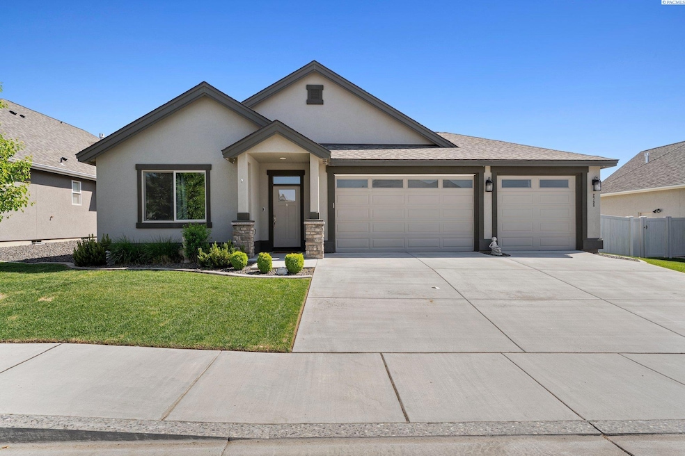 For Sale $499,900 • Co-Listing Agent