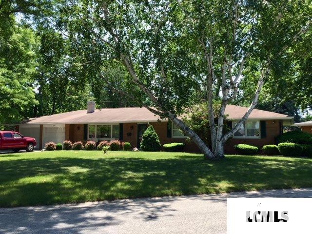 255 Regent St, Lincoln, IL 62656 - photo 1