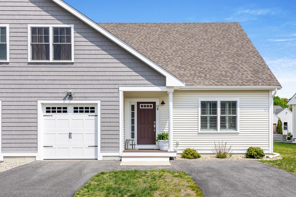 637 Gifford St unit 13B, Falmouth, MA 02540 - photo 1