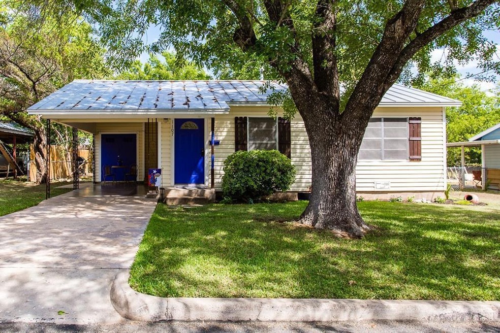 1107 N Adams St, Fredericksburg, TX 78624 - photo 1