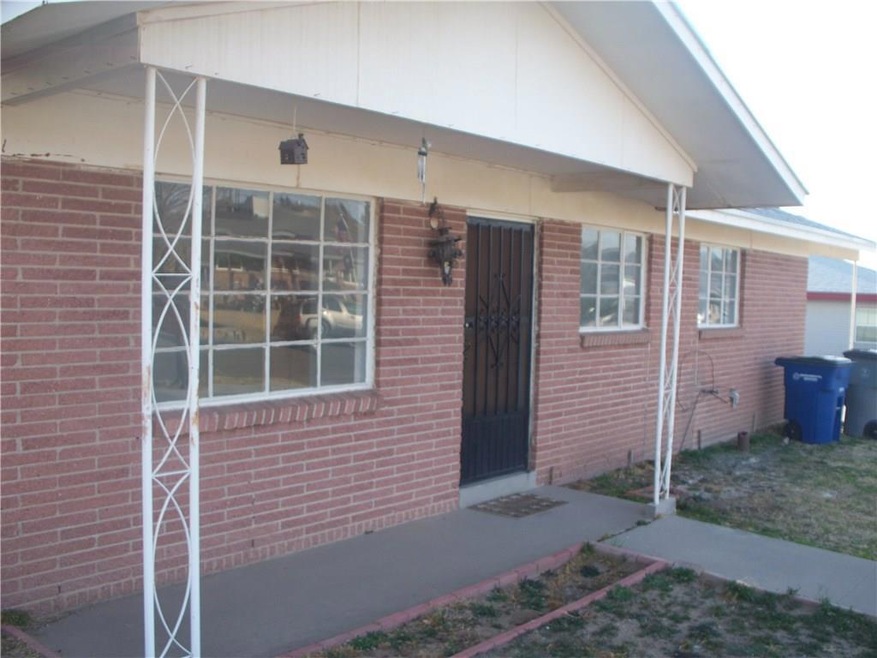 10200 Chinaberry Dr, El Paso, TX 79925 - photo 1